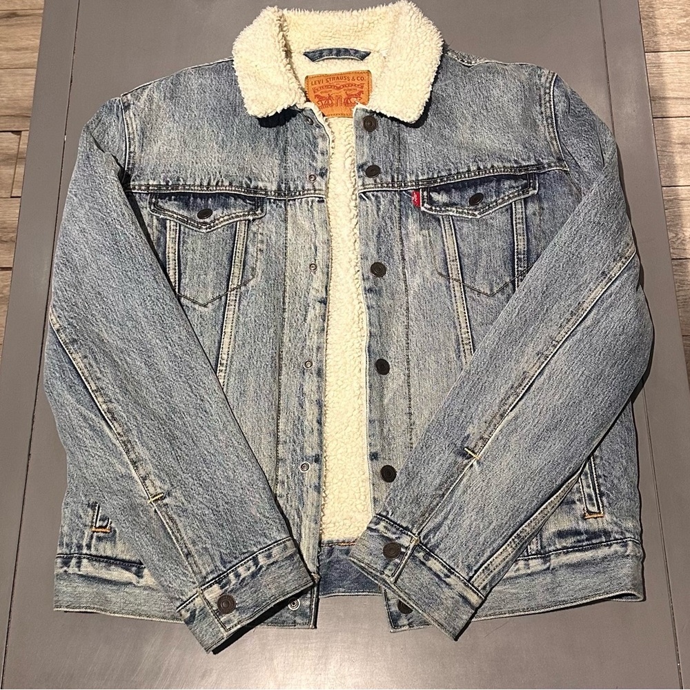 Levi’s Trucker Sherpa Jacket Size M